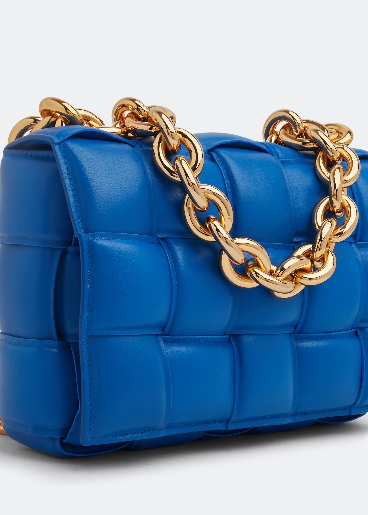 92 Images Of Bottega Veneta With The Chain Cassette In Blue