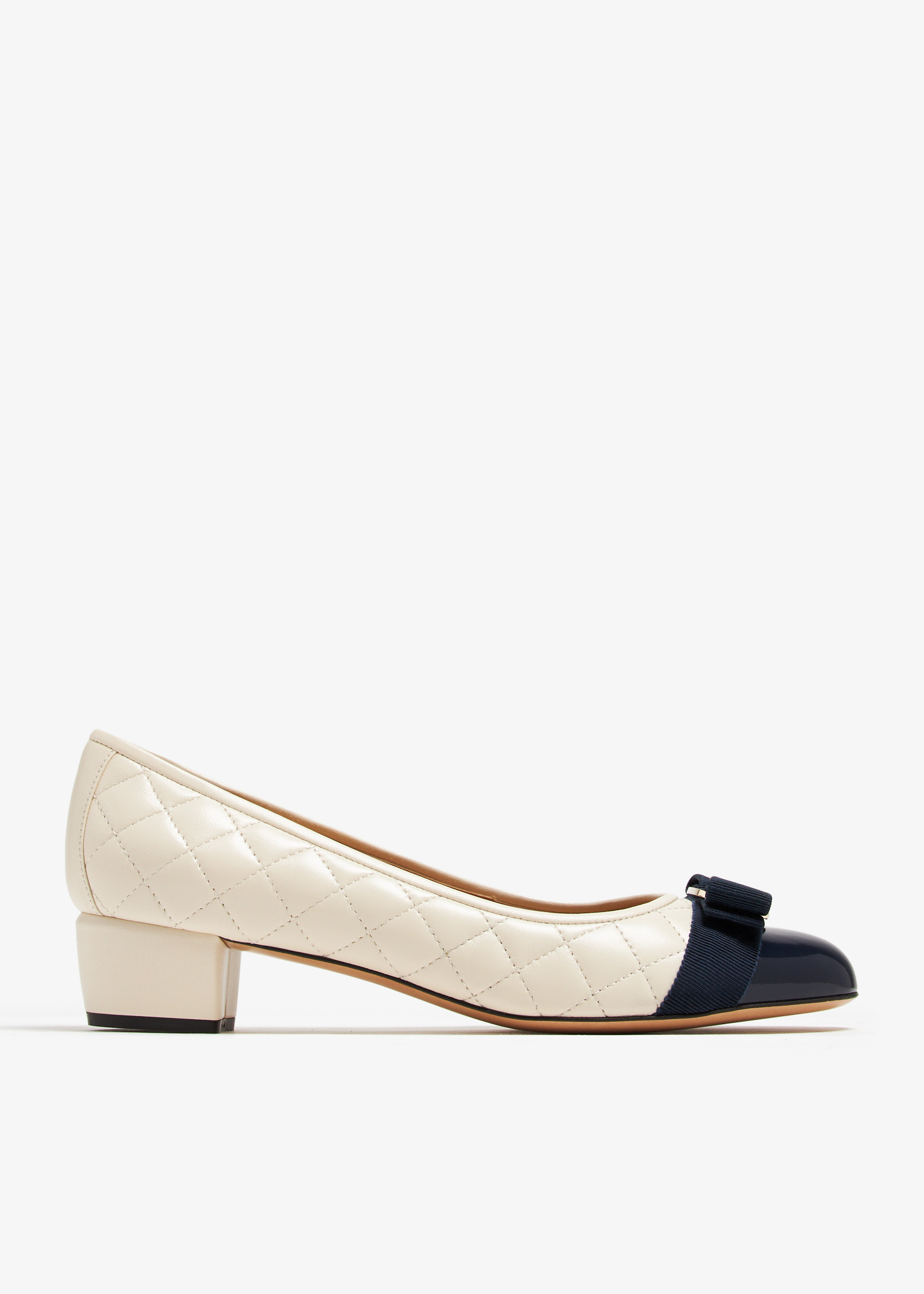 

Vara bow pumps, White