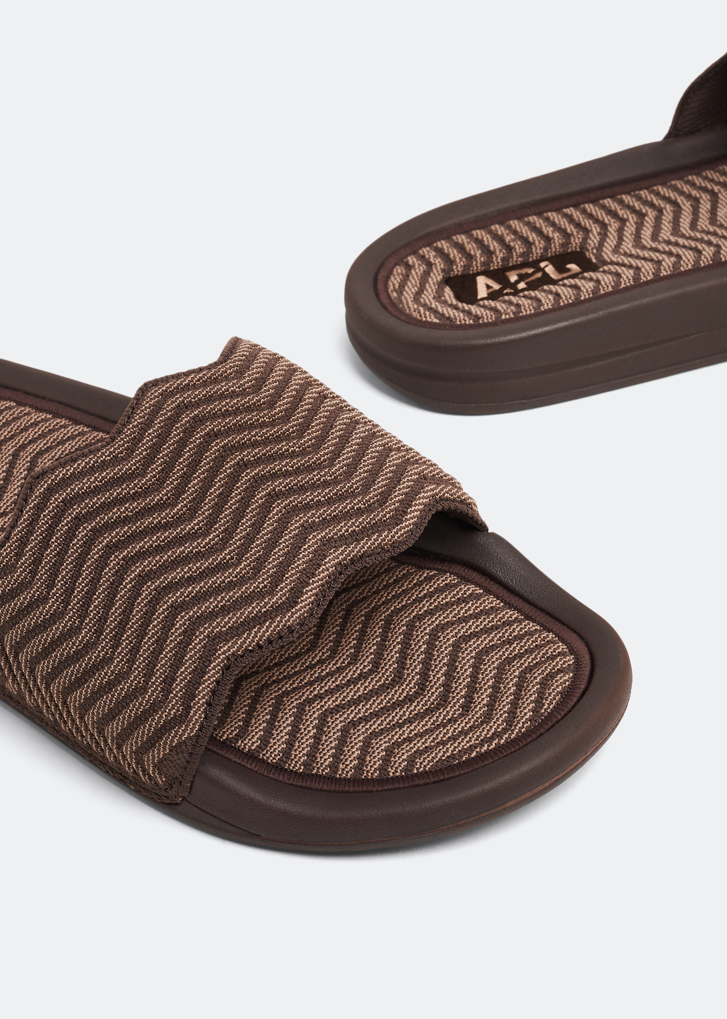 

TechLoom ZigZag slides, Brown