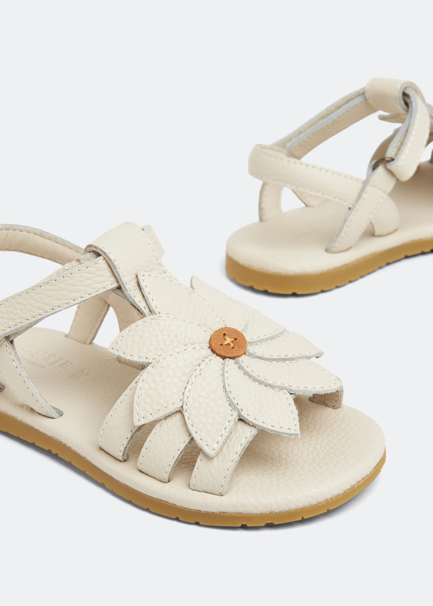 White daisy hot sale sandals