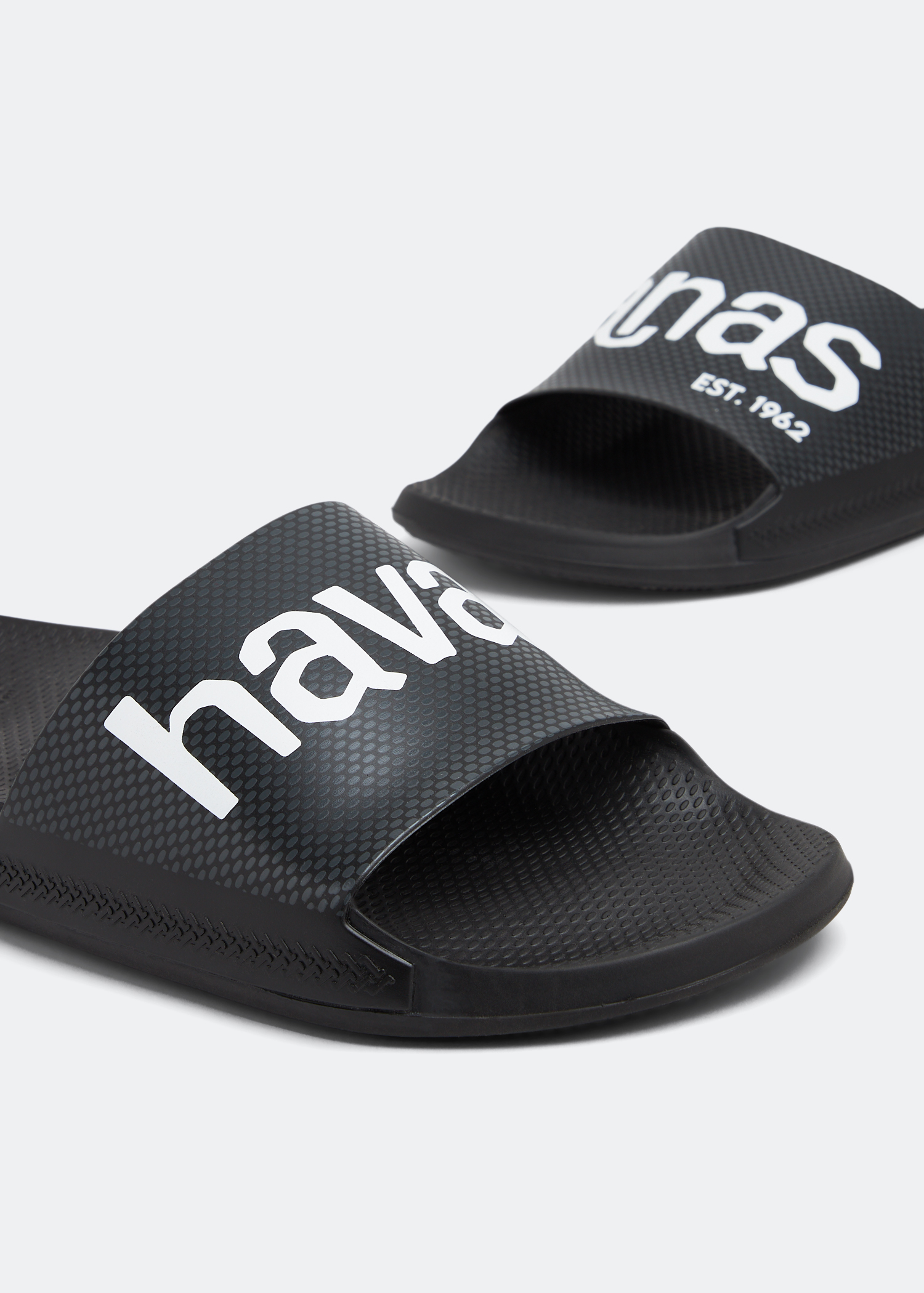 Havaianas Classic Logomania slides for Men Black in UAE Level