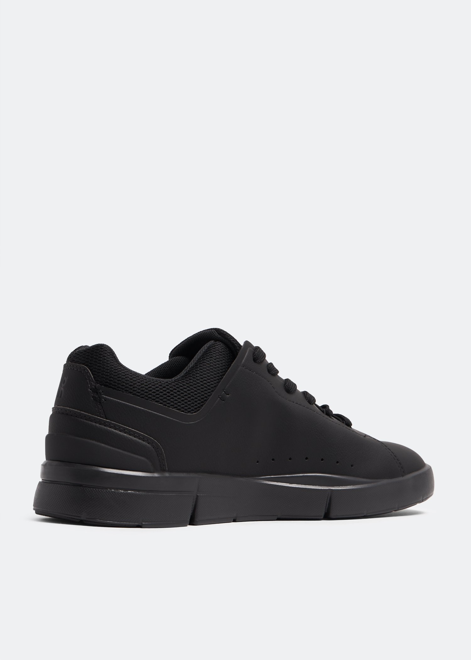 On The Roger Advantage sneakers for Women - Black in UAE | Level Shoes