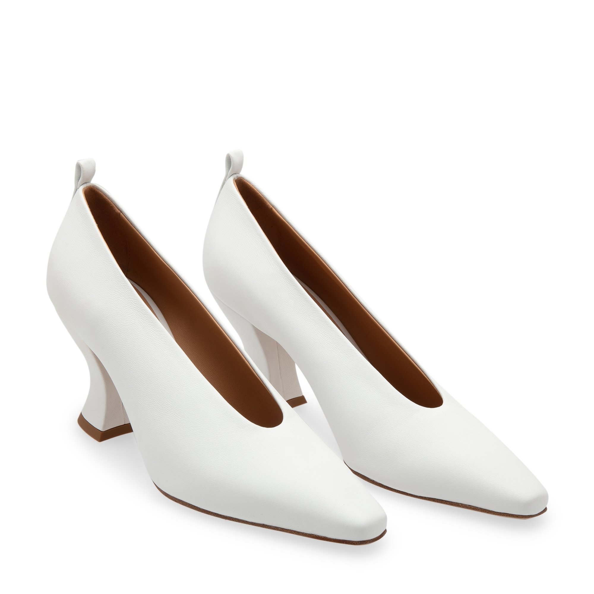 

Almond pumps, White