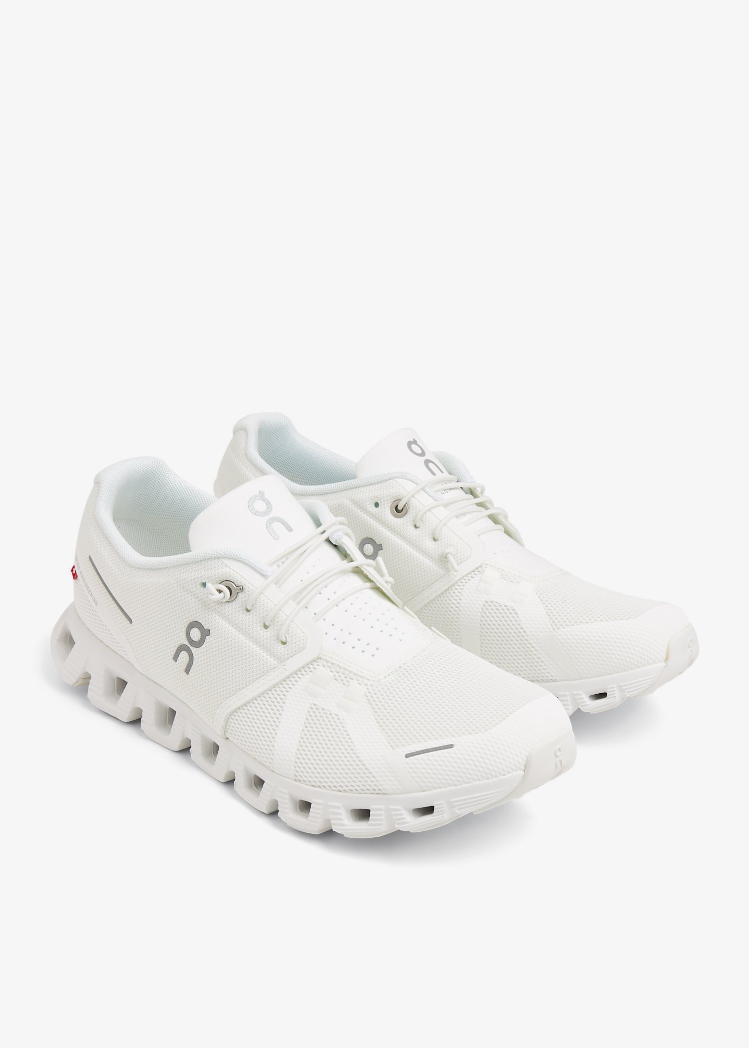 On cloud 2025 shoes white