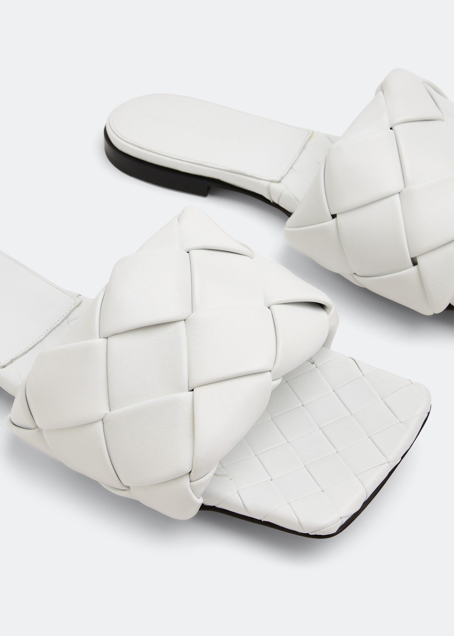 Bottega veneta discount white flat sandals