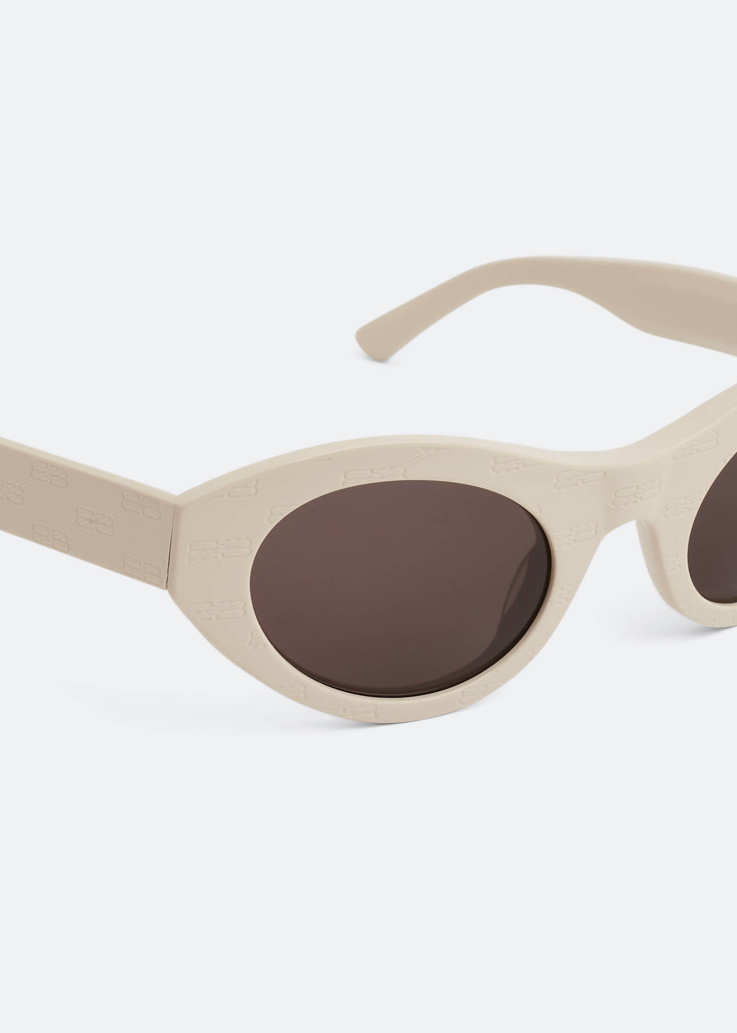 White deals round sunglasses