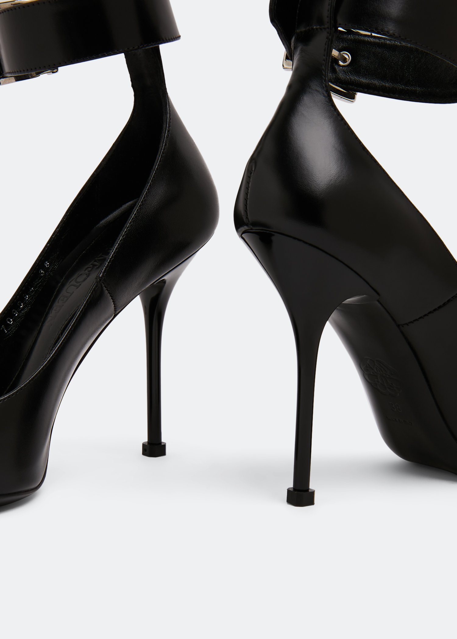 Alexander McQueen Punk buckle pumps for Women - Black in UAE 