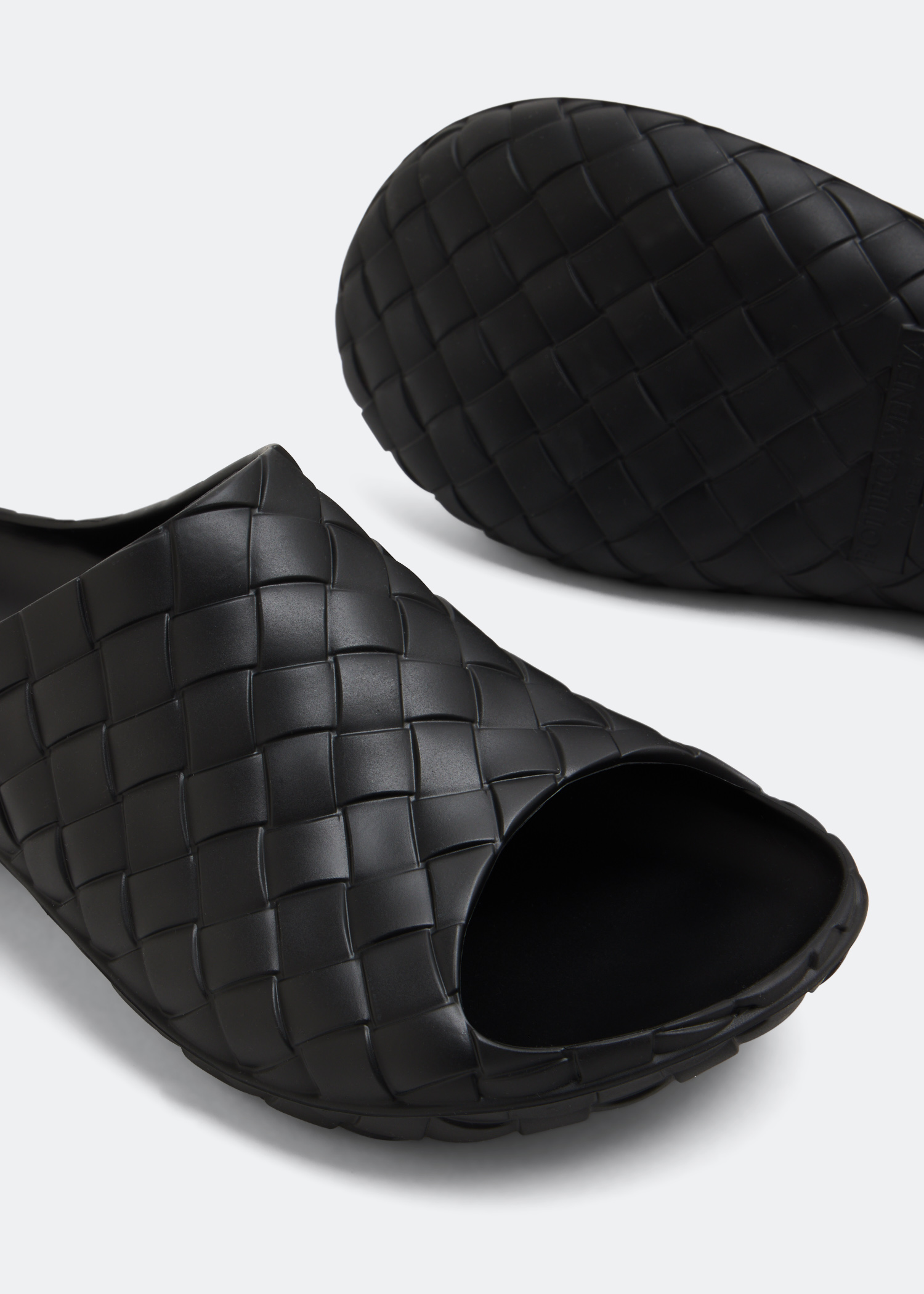 

Beebee slides, Black