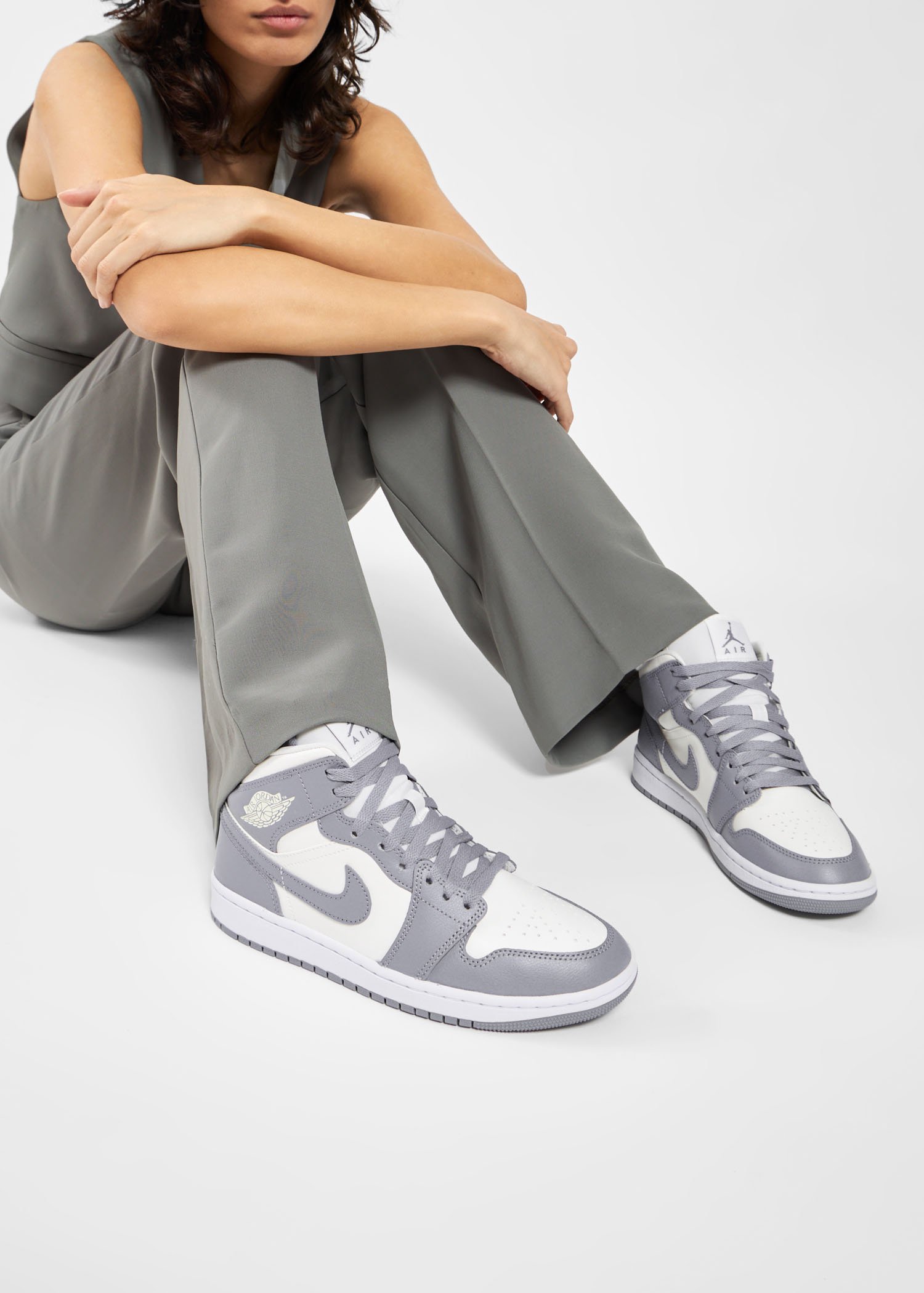 Nike Air Jordan 1 Mid 'Grey Sail' sneakers for Women - Grey in Kuwait |  Level Shoes