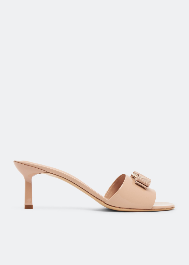 Ferragamo Vara bow slide sandals for Women - Beige in UAE | Level Shoes