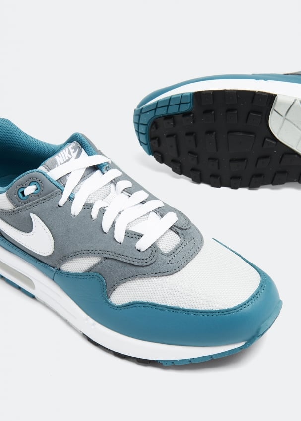 Aqua blue shop nike shoes