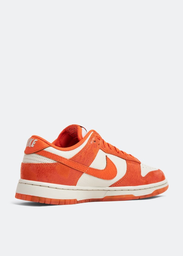 Orange nike 2024 sneakers womens