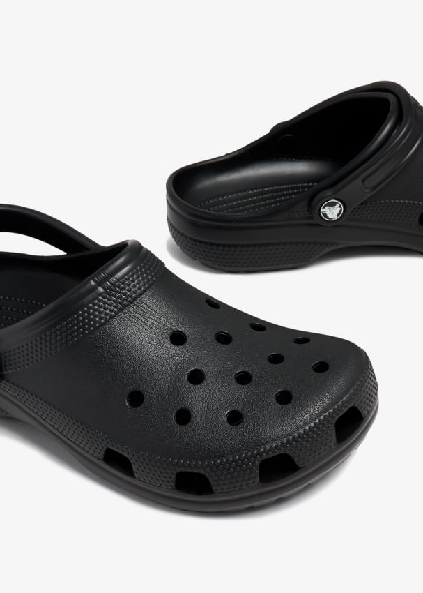Crocs Classic clogs for Men - Black in UAE | Level Shoes