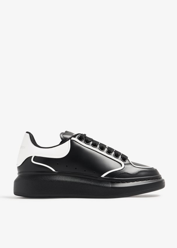 Alexander McQueen Oversized sneakers for Men - Black in UAE | Level Shoes