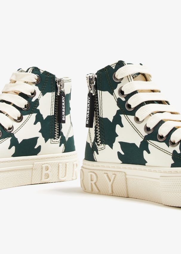 Burberry x converse chuck hotsell