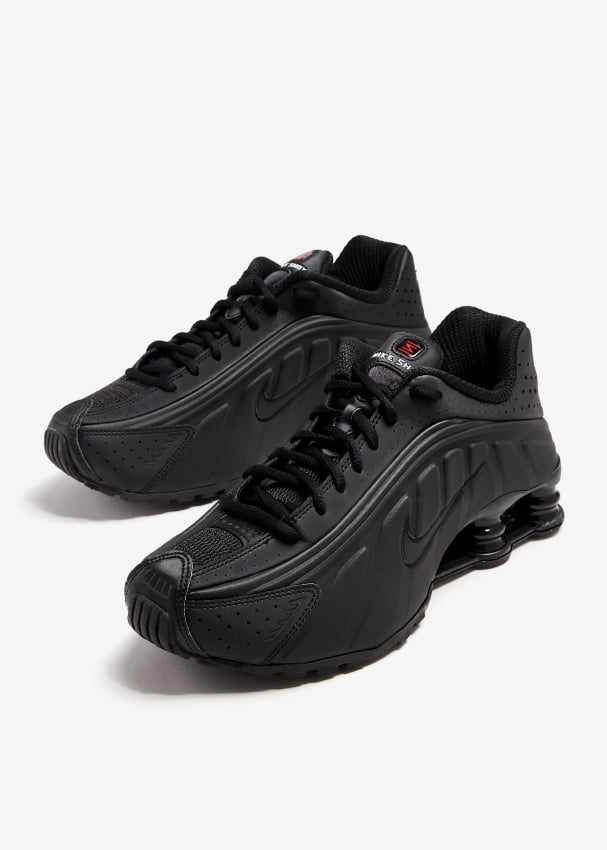 Mens nike shox r4 all black hotsell