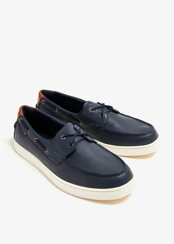 Navy and white boat shoes online