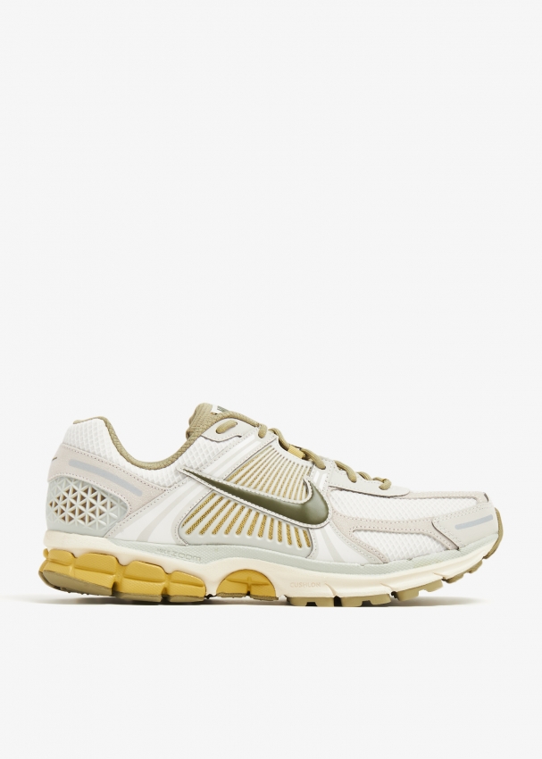 Nike Zoom Vomero 5 sneakers for Men - Beige in UAE | Level Shoes