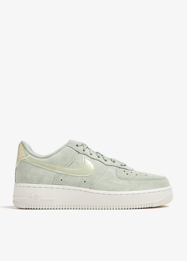 Nike Air Force 1 07 SE sneakers for Women Green in Oman Level Shoes