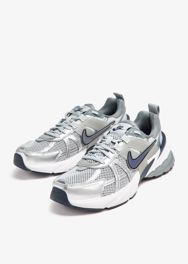 Nike sneakers for men grey best sale