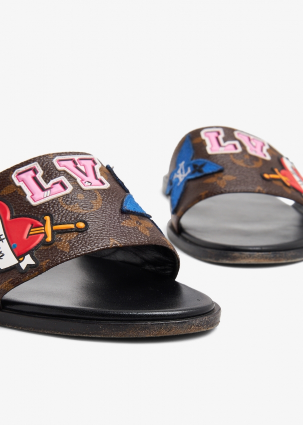 Pre-owned Louis Vuitton Leather Flip Flops In Black