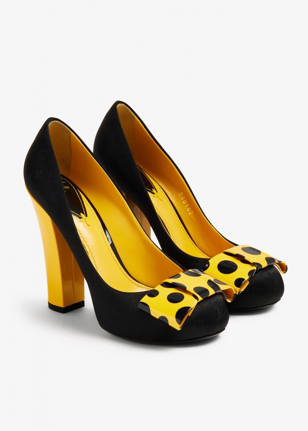 Yellow heels hi-res stock photography and images - Alamy