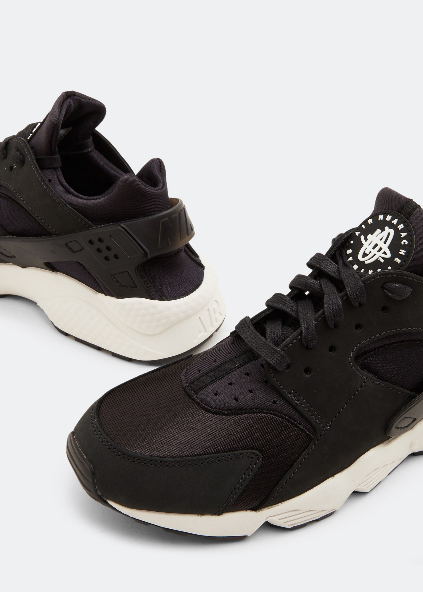 Black huaraches sales with white bottom