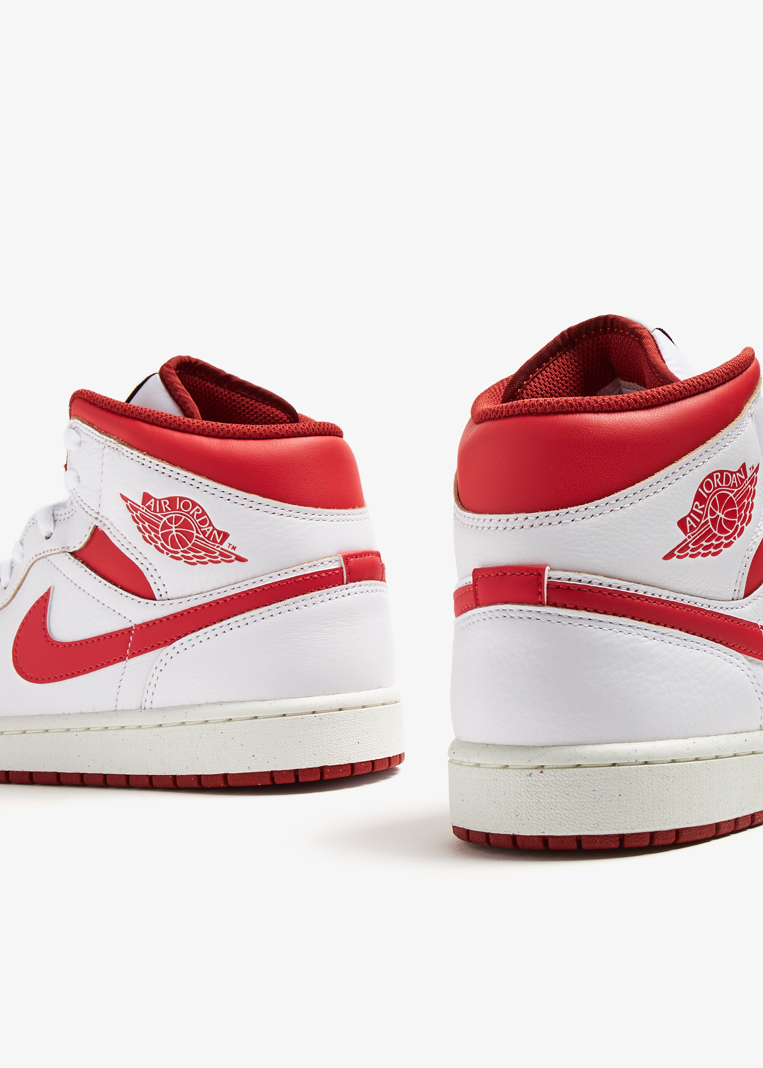 Nike Air Jordan 1 Mid SE 'Dune Red' sneakers for Men - White in Oman |  Level Shoes