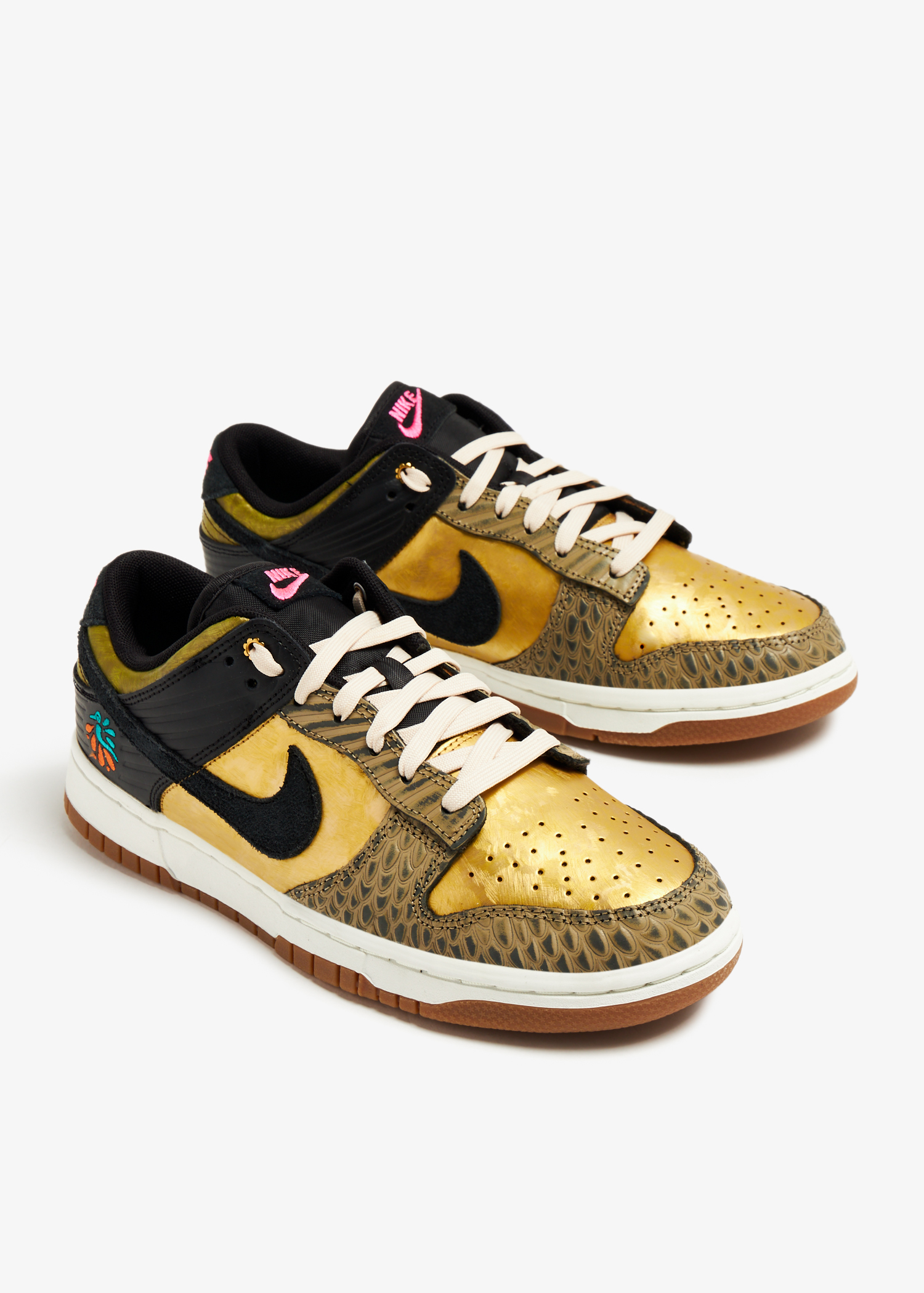 Nike Dunk Low 'Día de Muertos' sneakers for Women - Gold in UAE