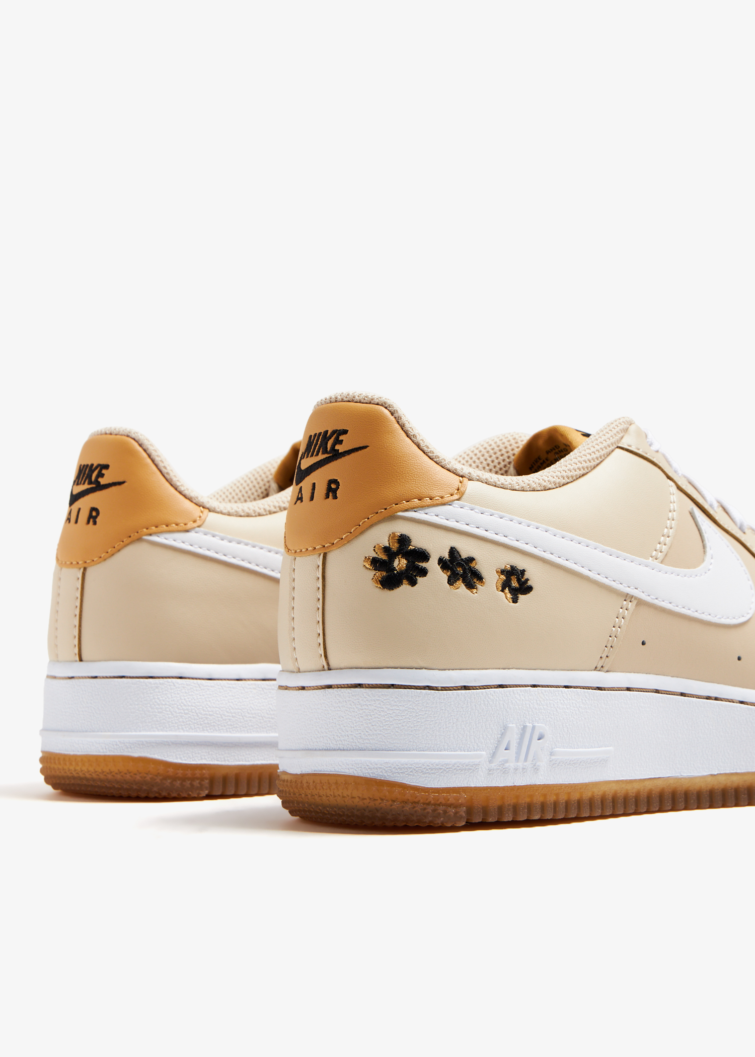 Nike Air Force 1 SE sneakers for Unisex Beige in KSA Level Shoes