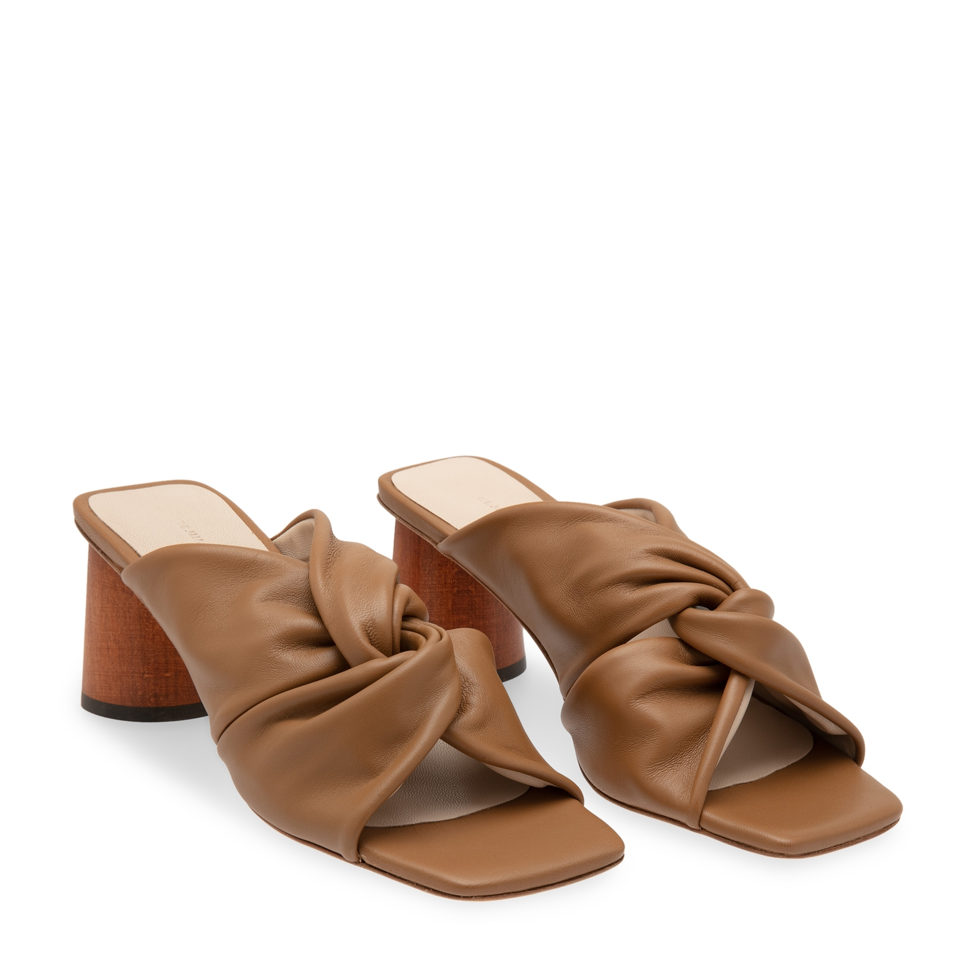 

Naomi mules, Brown