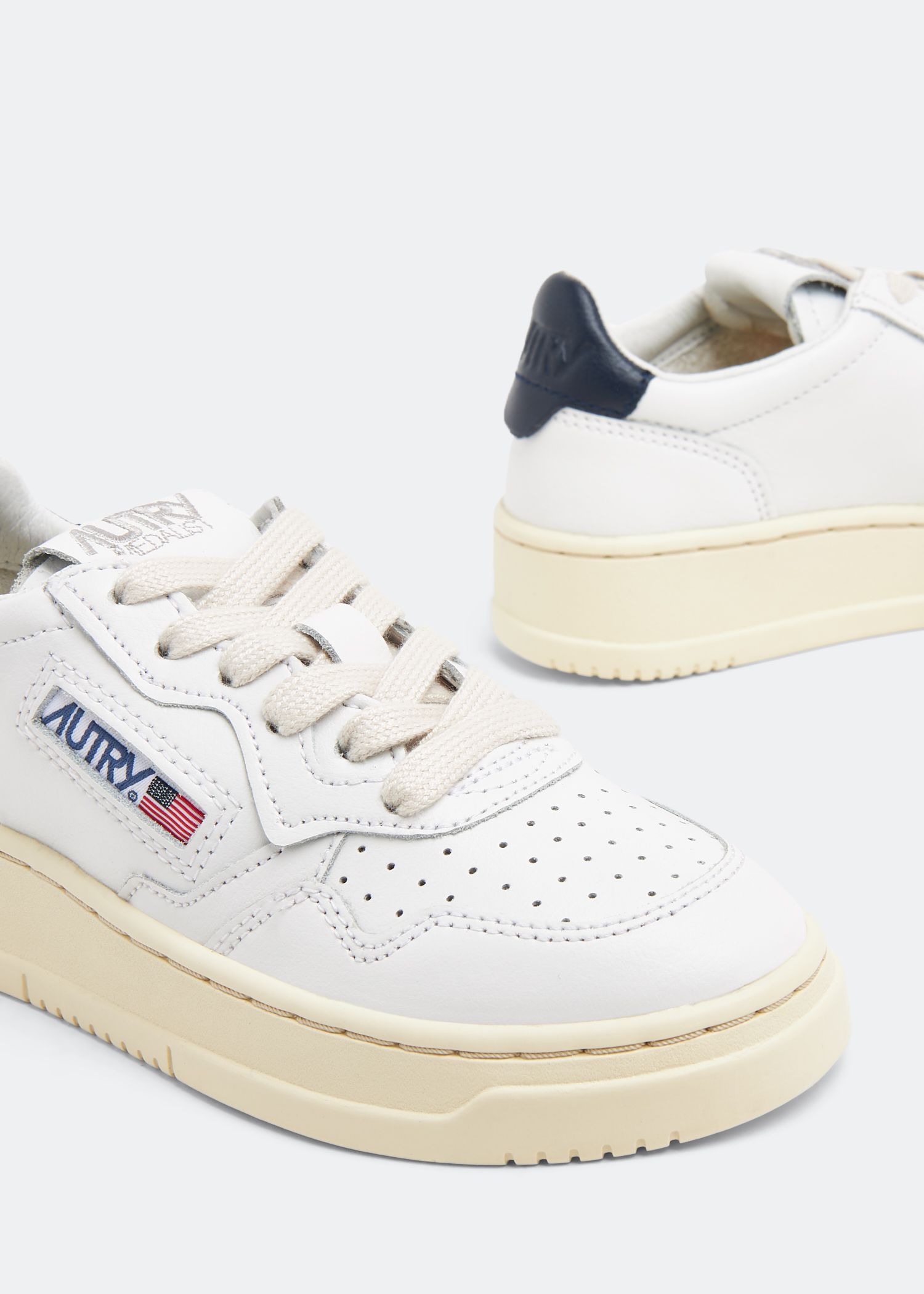 

Medalist low sneakers, White