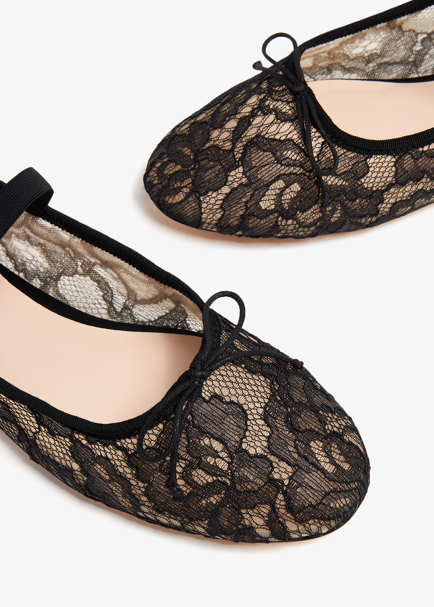 Black lace ballet top pumps