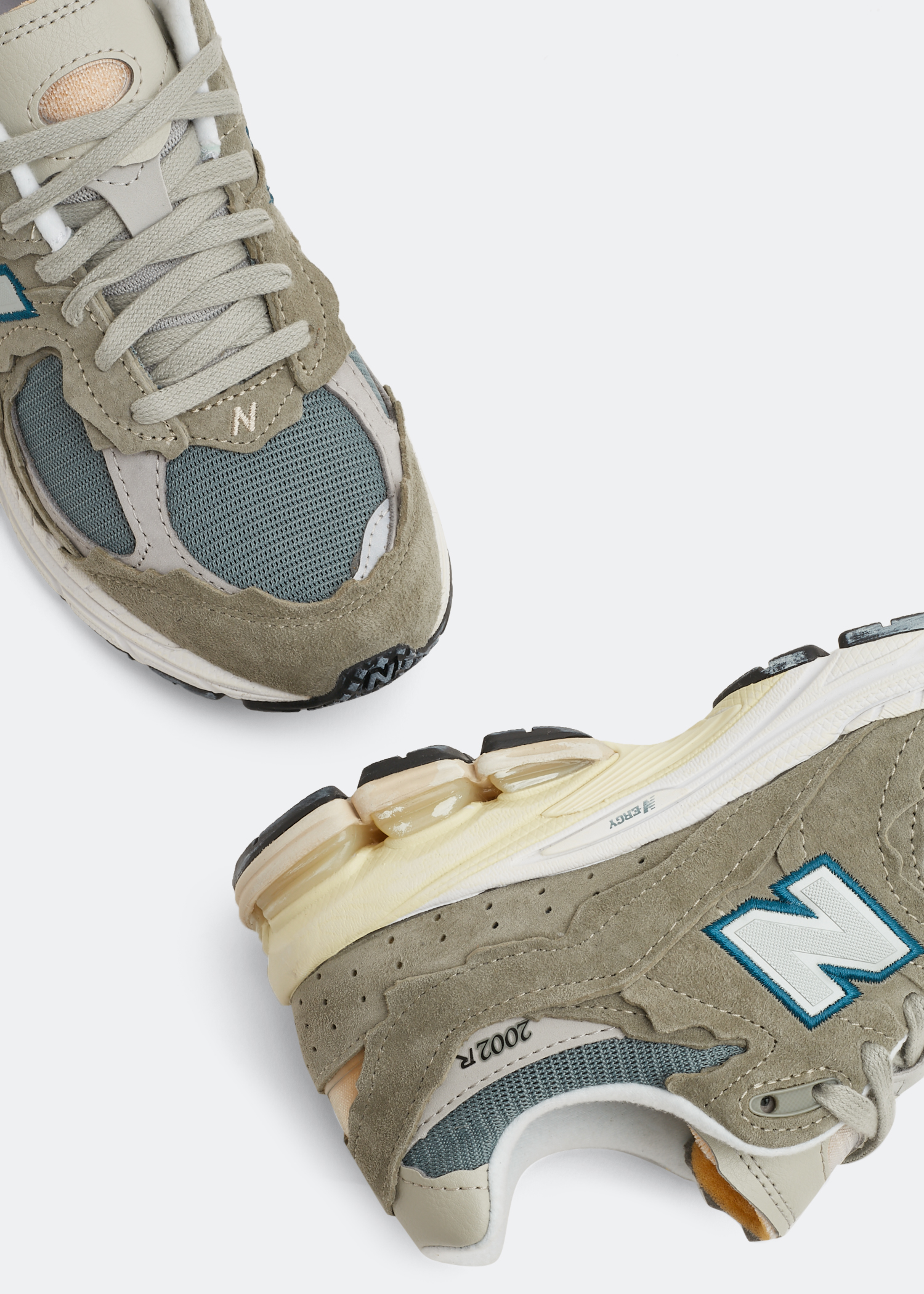 New Balance 2002R 'Protection Pack' sneakers for Women - Green in Kuwait |  Level Shoes