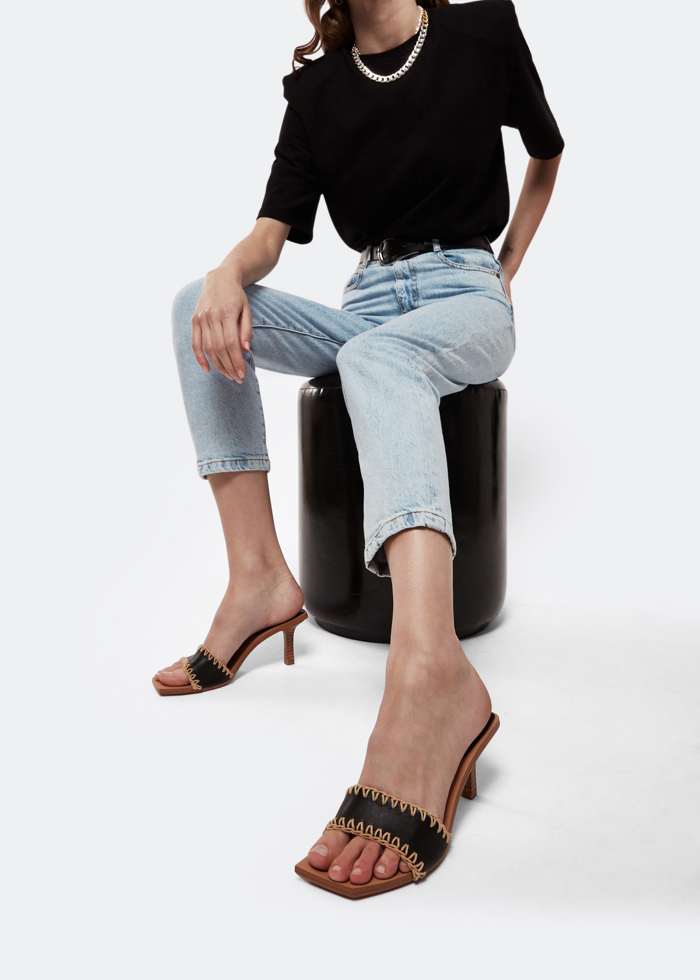 

Mara mules, Black