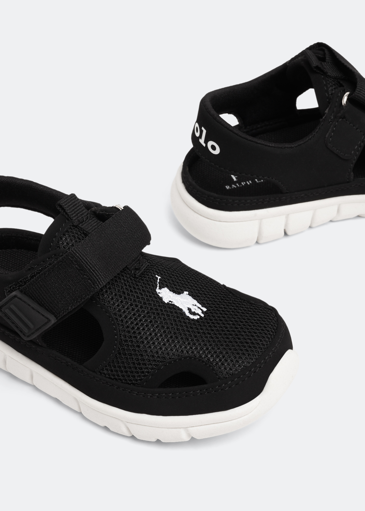 

Barnes sandals, Black