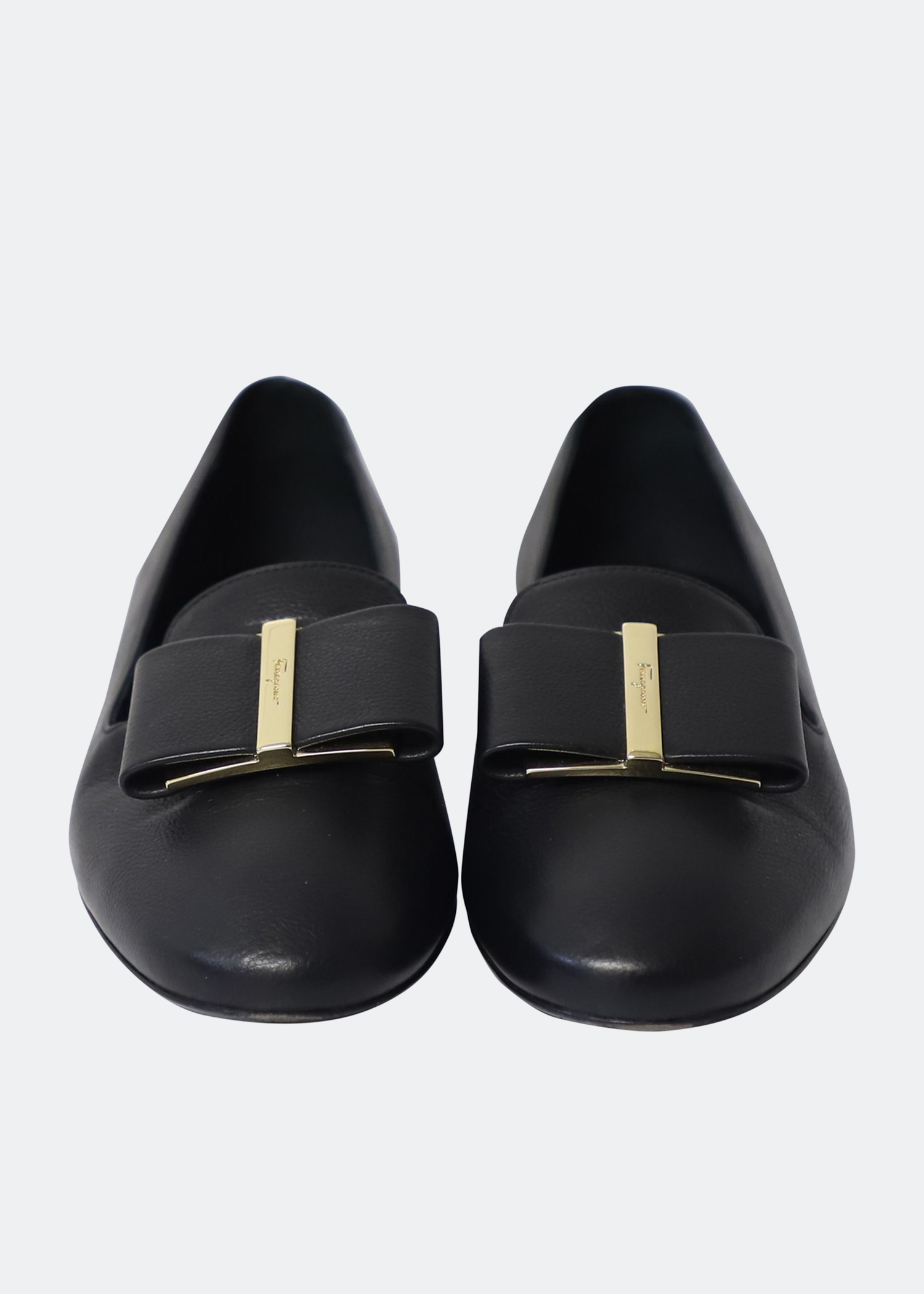 

Ornament Bow flower-heeled loafers in black leather