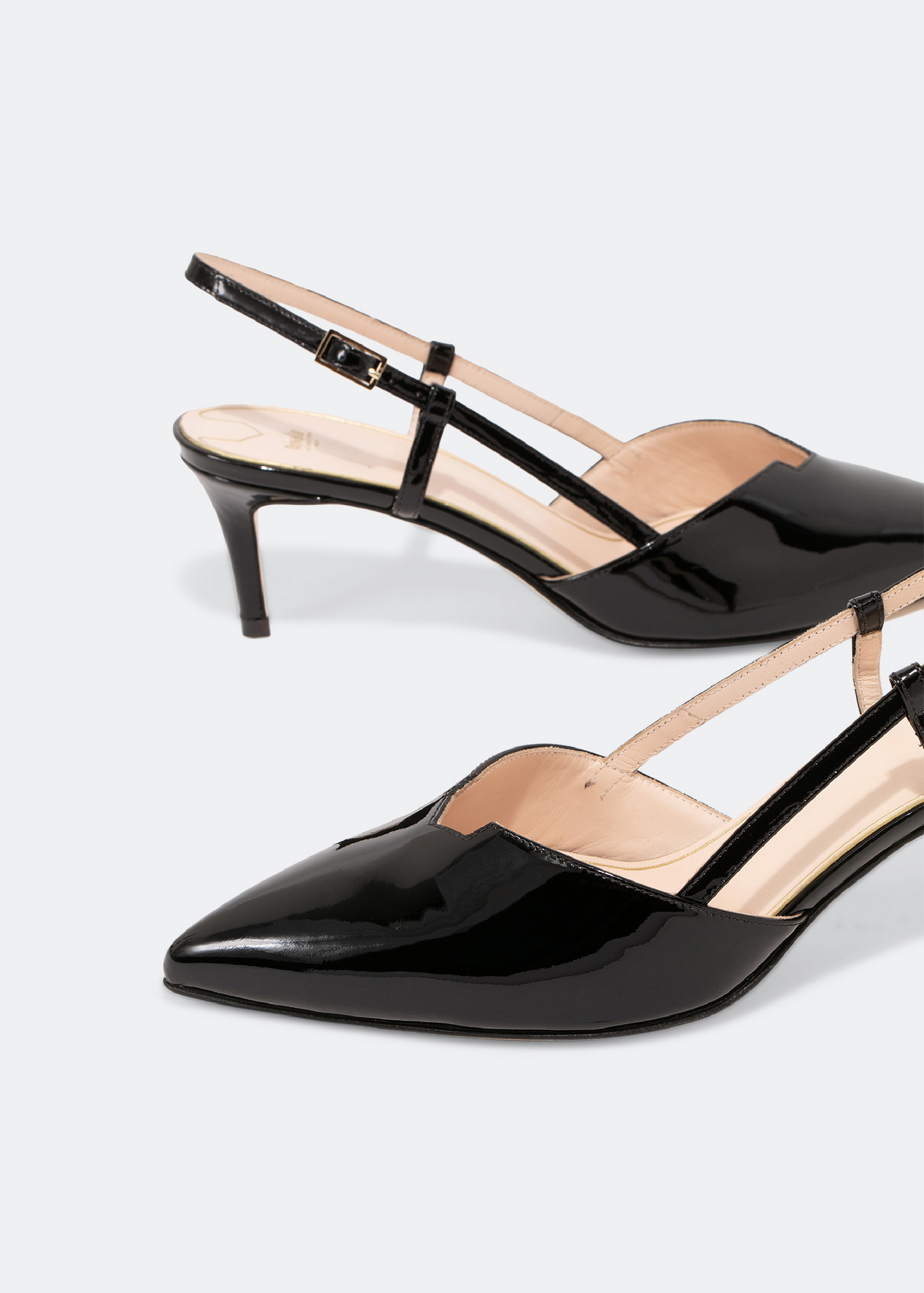 

Patent leather pumps, Black