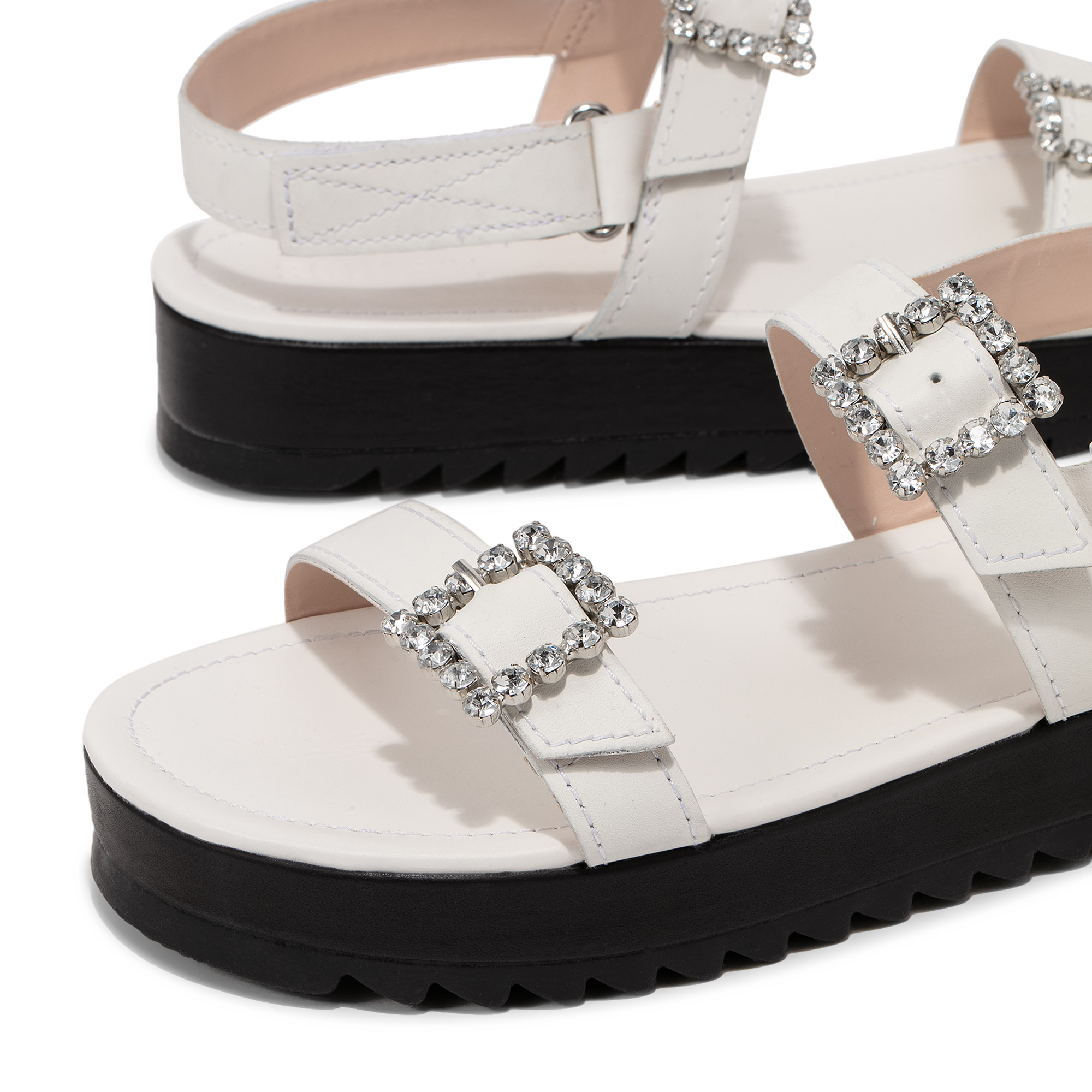 

Embellished buckle sandals, White