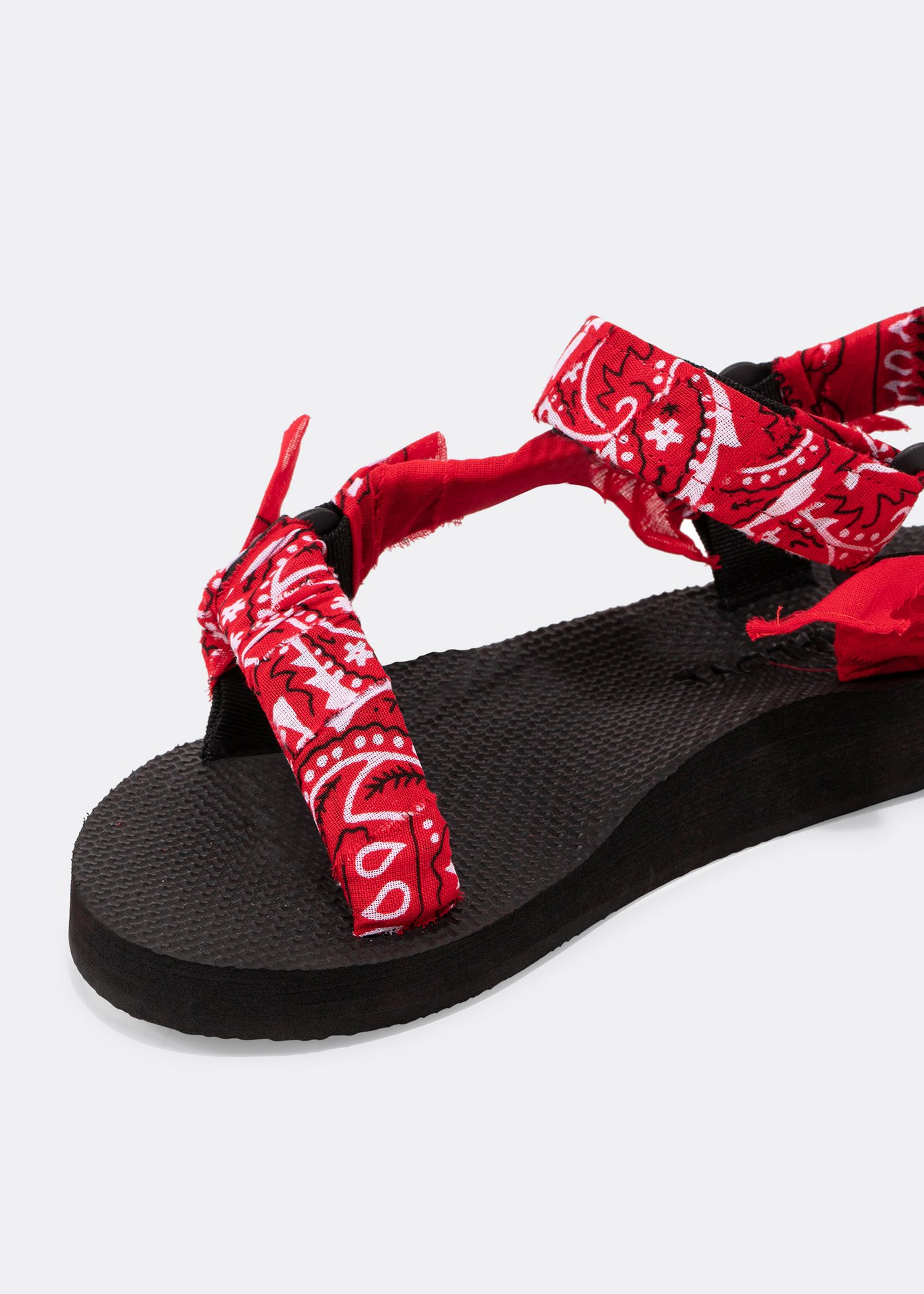 Red hot sale bandana sandals