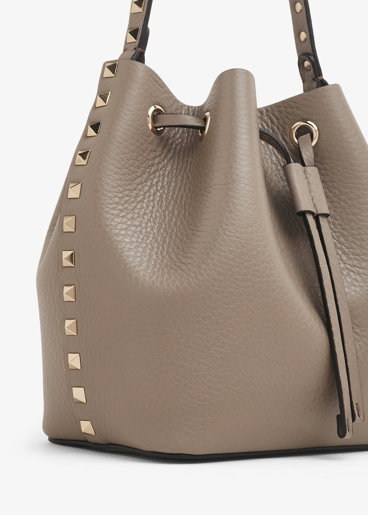 Valentino garavani small rockstud best sale bucket bag