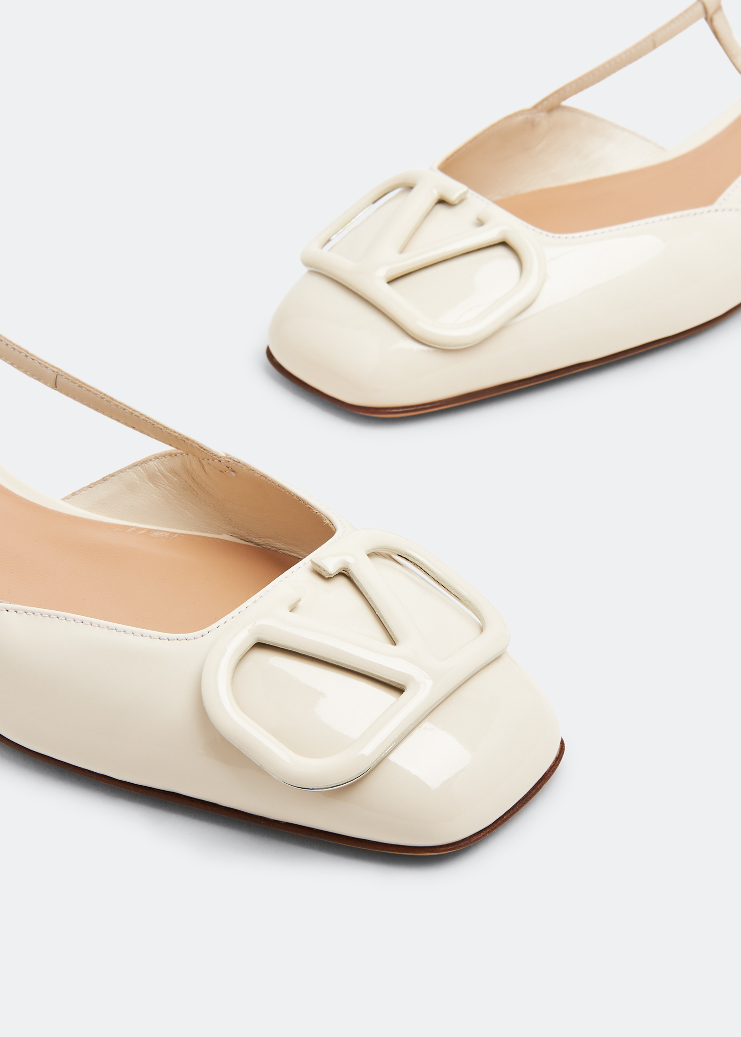 

VLogo Signature slingback pumps, White