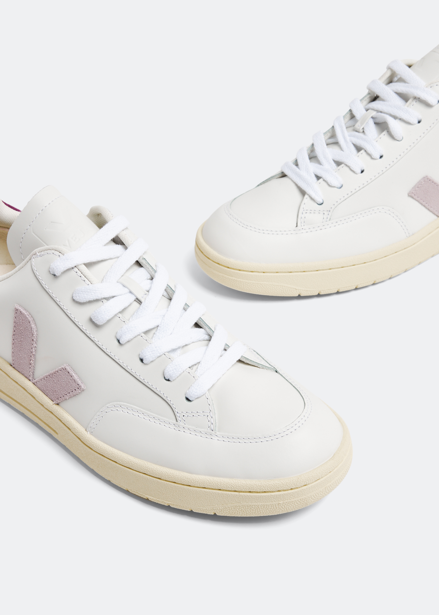 Veja v12 white on sale pierre