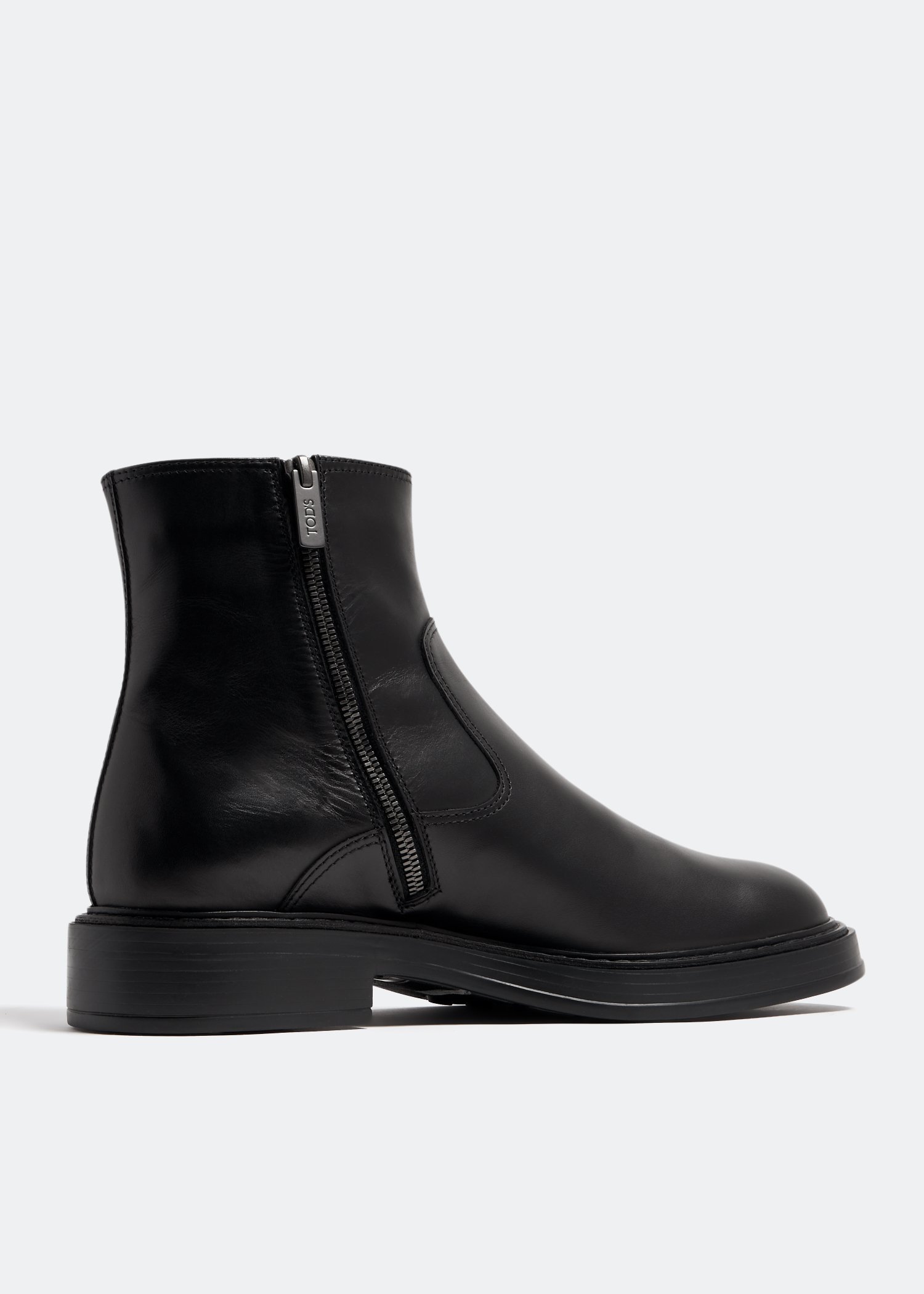 Tod's Leather ankle boots for Men - Black in UAE | Level Shoes
